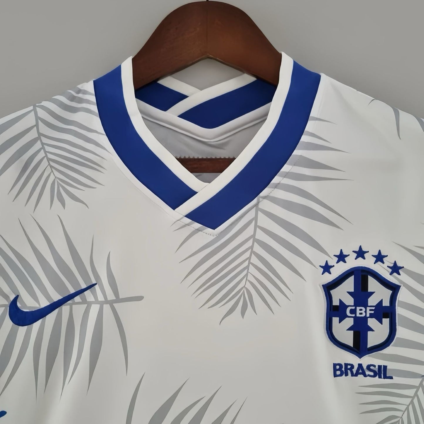 Camiseta de edición especial "Palmas Azules" de Brasil 24/25