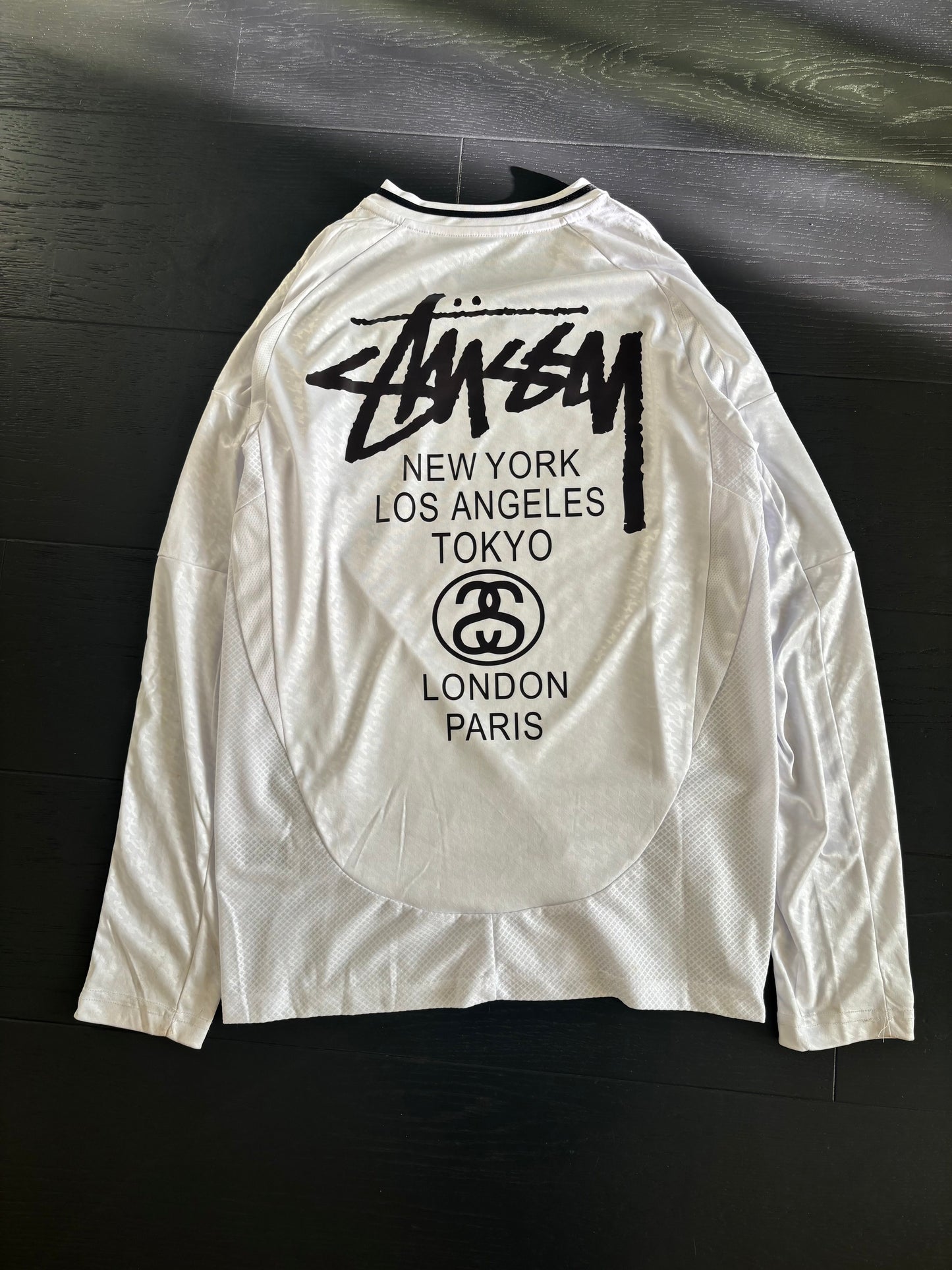 T-shirt à manches longues STÜSSY x « REAL MADRID » en édition limitée - 2024
