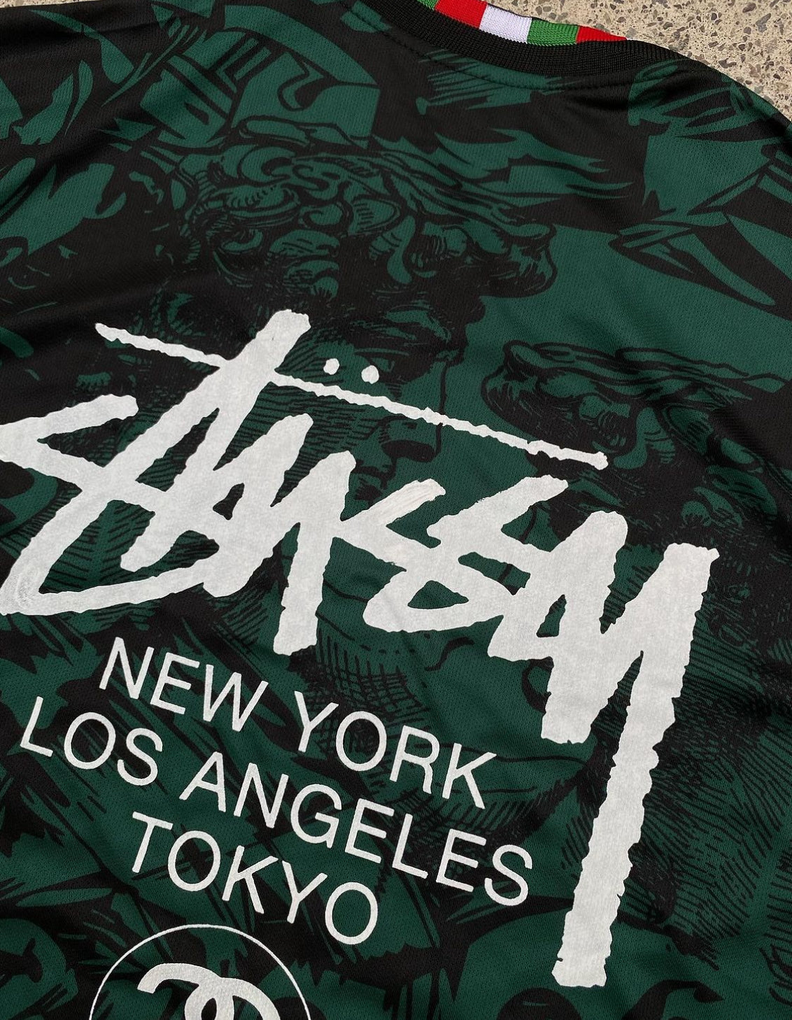 CAMISETA STÜSSY X “ITALY” - Verde