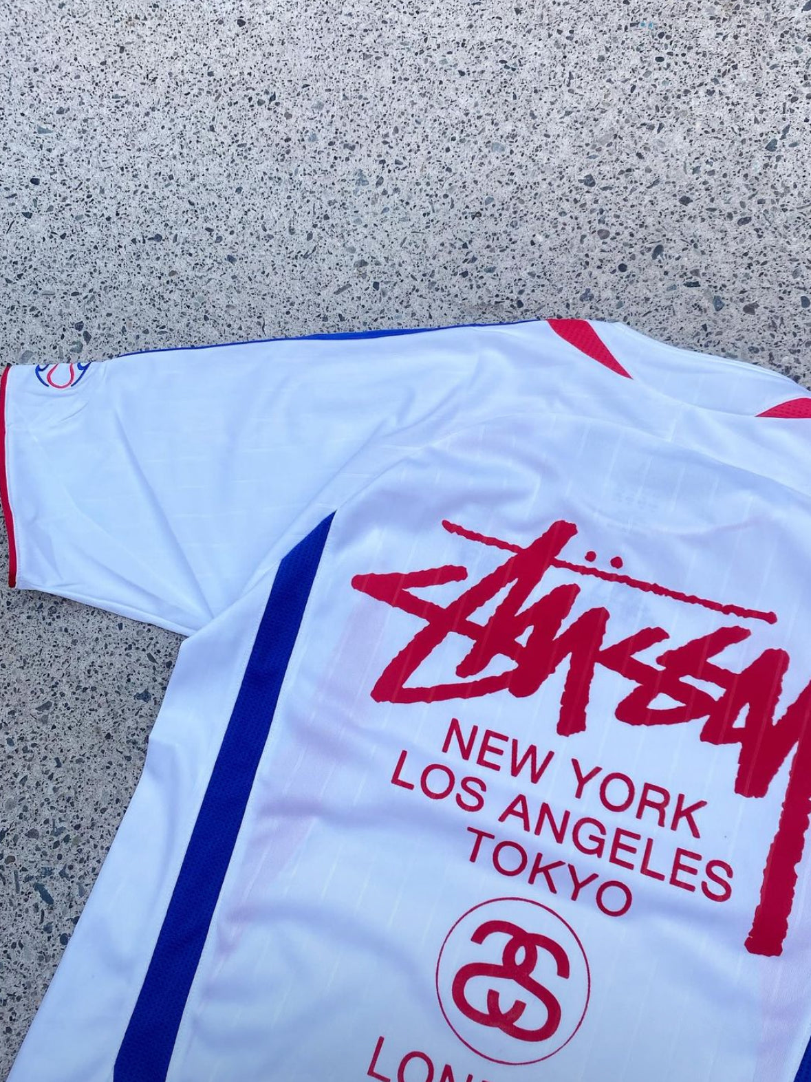 CAMISETA STÜSSY X “FRANCIA”