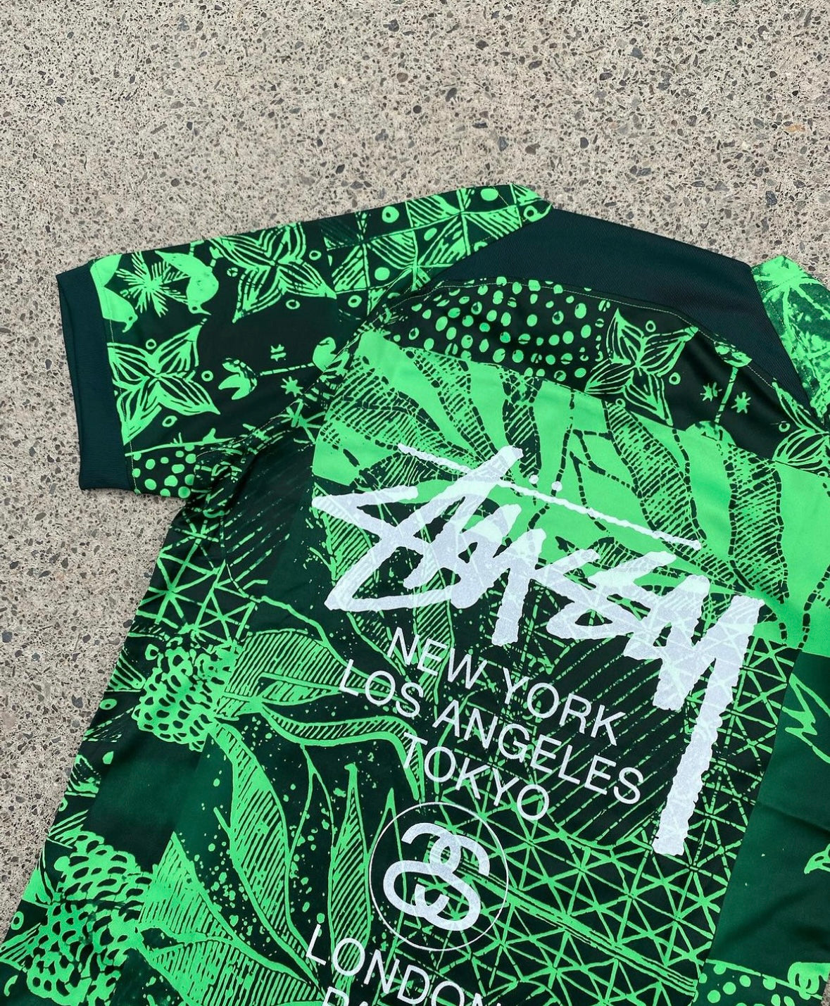 CAMISETA STÜSSY X “NIGERIA”
