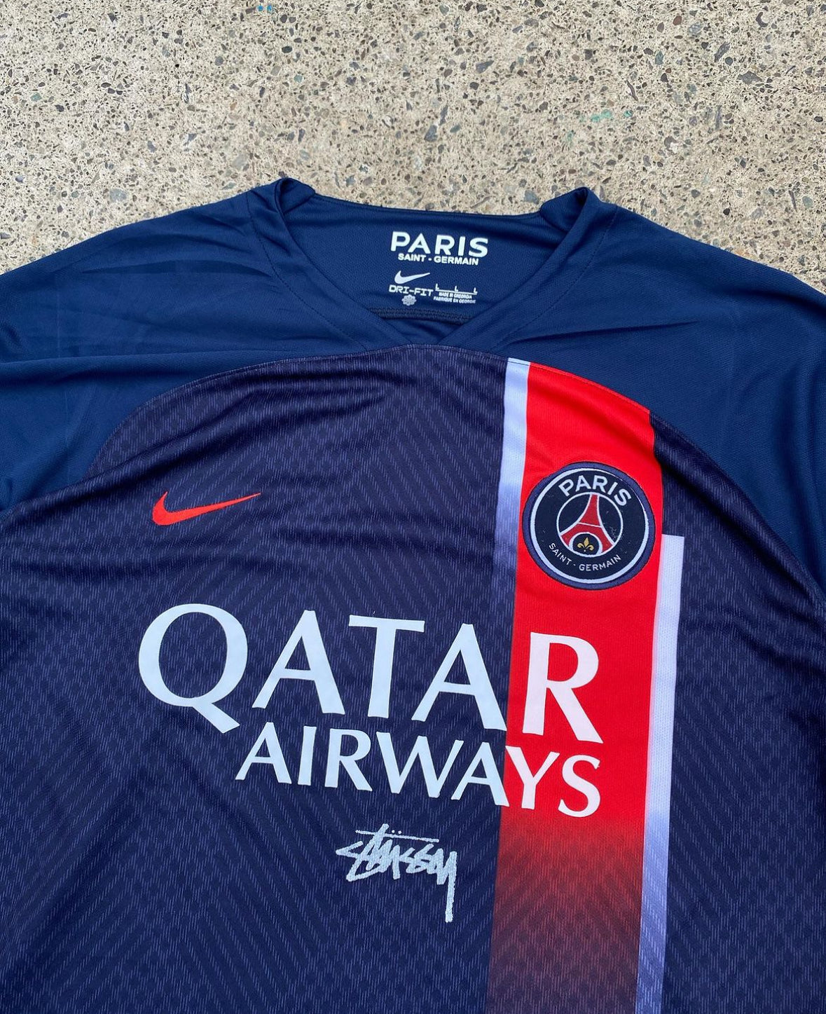 CAMISETA STÜSSY X “PSG”