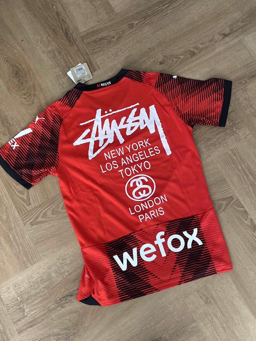 CAMISETA STÜSSY X “AC MILAN”