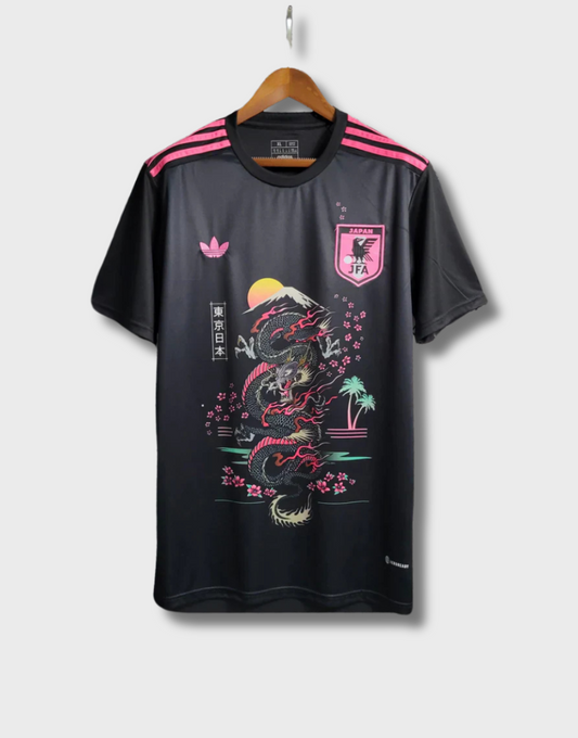 Camisa negra y rosa edición especial Japón 2023