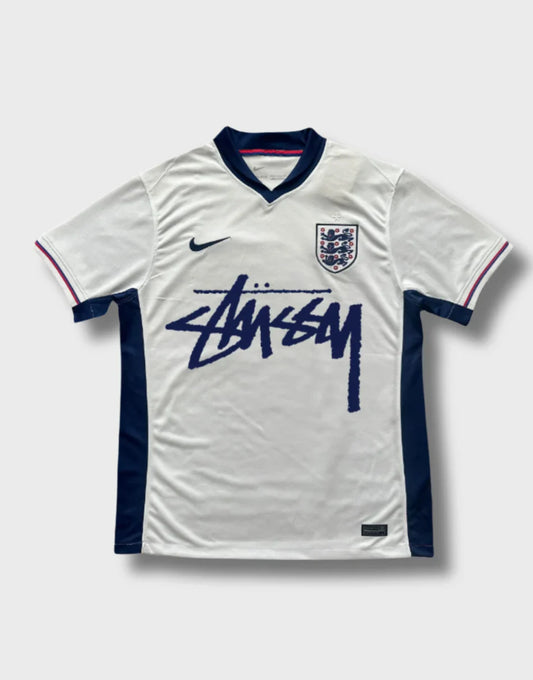 STÜSSY x "ENGLAND” HOME JERSEY - 2024/25 (JUNIOR SIZES)