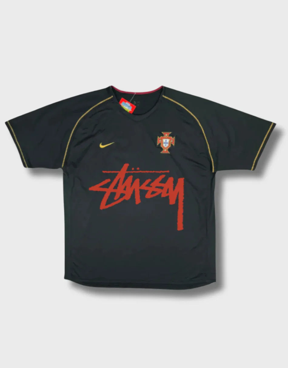 CAMISETA STÜSSY x “PORTUGAL” - 2006